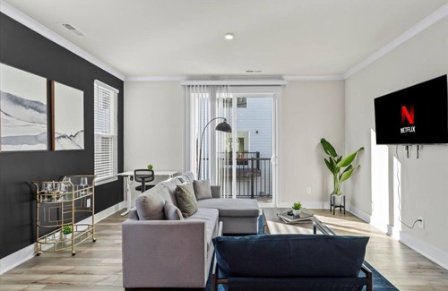 Charlotte House | Luxe King 4BR Townhouse in Uptown CLT