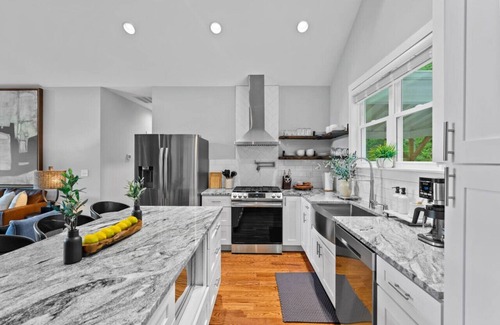 Swannanoa House | LUXE, Minutes to Ashville, HotTub, FirePit, Epic Mtn Views