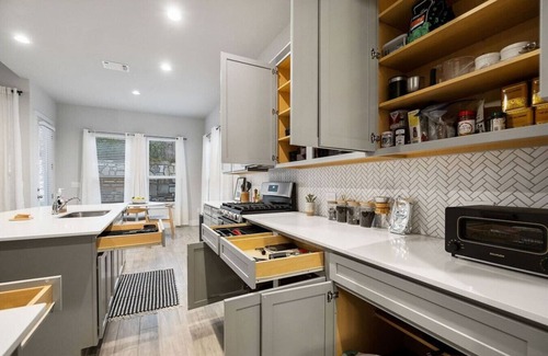 Austin House | Luxe, Modern 4B House with Office, 20 min to DT