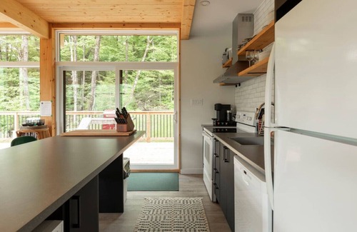 St-Adolphe-d'Howard Ski Chalet | Luxe Mountain Escape | Hot Tub Fireplace Cozy