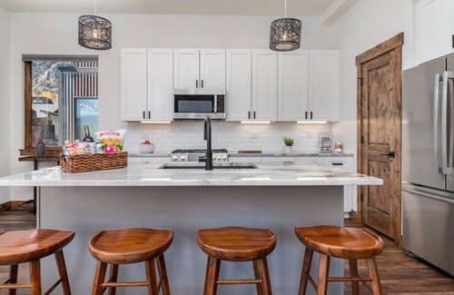 Frisco House | Luxe Mountain Townhouse Steps from Main St & Shuttle