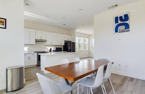 Newark House | Luxe Newark 4BR w/Private Garage, nr Restaurants & Park, by Blueground