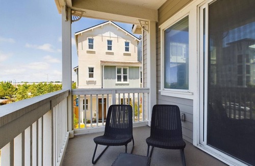 Newark House | Luxe Newark 4BR w/Private Garage, nr Restaurants & Park, by Blueground