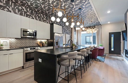 Talbot's Corner House | Luxe Rooftop w Spa, Sauna, Pool, Downtown Views, Dive Bar