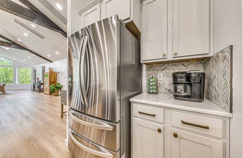 Ruidoso Apartment | Luxe Ruidoso Retreat | Hot Tub & Scenic Views