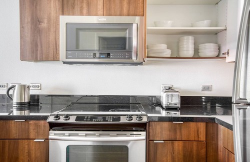 The Villas Apartment | Luxe Santana Row 1BR w/Pool & Gym, 10 mins to Google, by Blueground