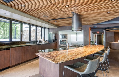 The Villas Apartment | Luxe Santana Row 1BR w/Pool & Gym, 10 mins to Google, by Blueground