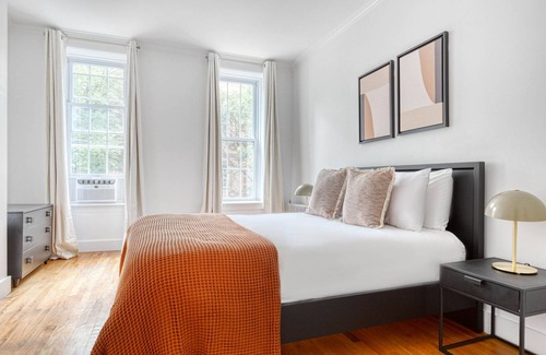 Greenpoint Apartment | Luxe UES 2BR w/ W/D & Elevator, near Bloomingdales, by Blueground