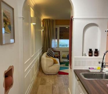 Sartrouville Apartment | Luxueux Studio Neuf-Balcon-6min Gare-15min Paris