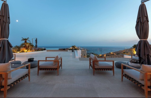 Platis Gialos Villa | Luxurious 10-bedroom Villa Platy in charming Mykonos with WiFi, fitness room