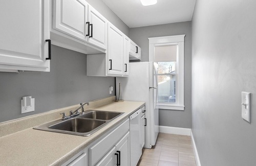 Worcester Apartment | Luxurious 2 BD next to UMass sleep up to 8 with Gym