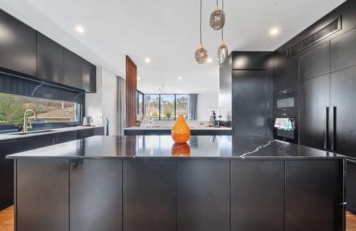 Ainslie House | Luxurious 2-Bed: Pool, Lift, Alfresco Dining