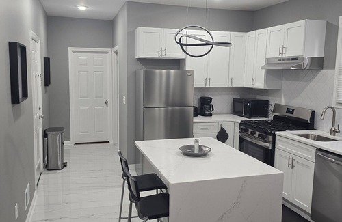 Lower Vailsburg Apartment | Luxurious 2-bedroom apartment with WiFi, AC in tranquil Irvington
