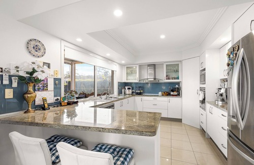 Twin Waters Apartment | Luxurious 3-Bedroom Canal-Front Home with Pool-Twin Waters