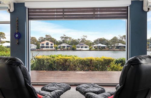 Twin Waters Apartment | Luxurious 3-Bedroom Canal-Front Home with Pool-Twin Waters