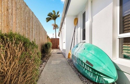 Twin Waters Apartment | Luxurious 3-Bedroom Canal-Front Home with Pool-Twin Waters