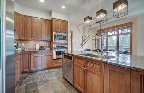 River Run Apartment | Luxurious 3 BR in River Run Village with Ski-In Out condo