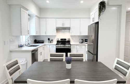 Lamanda Park House | Luxurious 3BR/3.5BA Home (Newly-built 2023/Quiet Community)