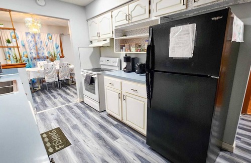 Buechel House | Luxurious 4 bd home in the heart of KY