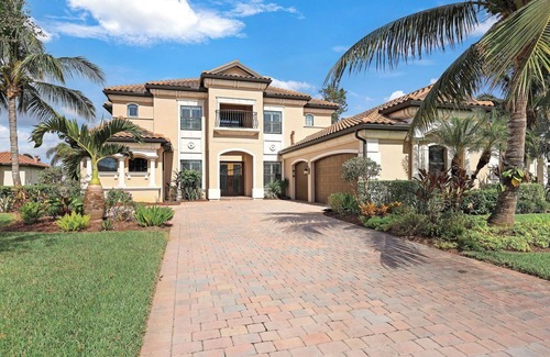 Naples House | Luxurious 4-Bedroom Estate with TPC Golf Access in Treviso Bay – Seasonal Rental