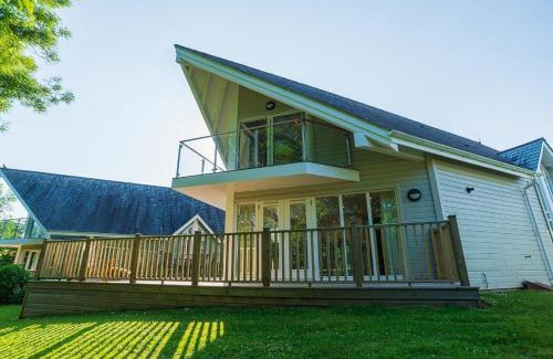 St Austell House | Luxurious 4 Bedroom New England Style Villa - Trewhiddle V11