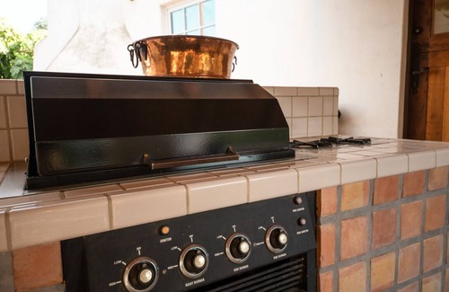 Redlands House | Luxurious and private Santa Fe-style guesthouse with 31 day minimum stay