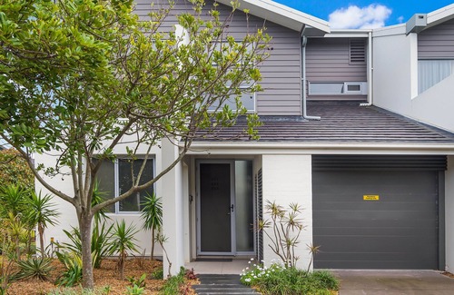 Magenta Shores Apartment | Luxurious Apartment At Magenta - 501
