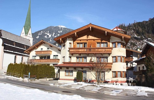 Stumm Apartment | Luxurious Apartment in Kaltenbach with Saana