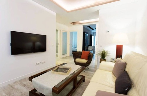 Almenara Apartment | Luxurious apartment near Plaza Castilla, garage space.