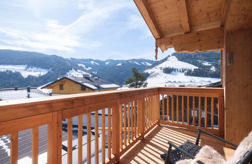 Muehlbach Am Hochkoenig Ski Chalet | Luxurious apartment with private sauna and sunny balcony