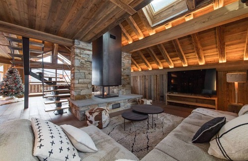 La Toussuire Ski Chalet | Luxurious chalet with indoor pool, sauna, and home cinema