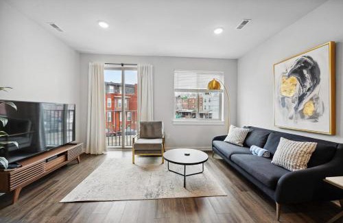 Mantua Apartment | Luxurious Condo with Rooftop and Parking near University City