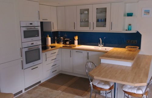 Pentewan Apartment | Luxurious Cornish Holiday let, 4 min stroll to Pentewan beach, village setting.