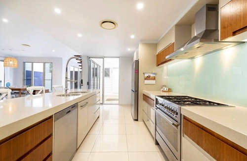 Twin Waters House | Luxurious Escape Close to the Canal - Twin Waters