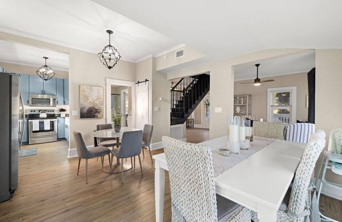 Palm Harbor House | Luxurious Escape Sleeps 9 with Private Pool & Spa