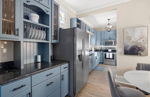 Palm Harbor House | Luxurious Escape Sleeps 9 with Private Pool & Spa