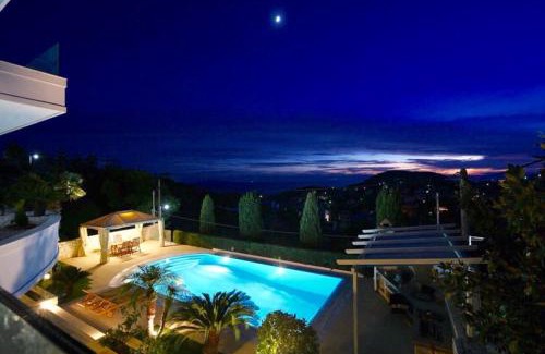 Anavyssos Villa | Luxurious Family friendly Villa Anavyssos