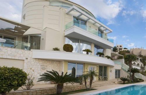 Anavyssos Villa | Luxurious Family friendly Villa Anavyssos