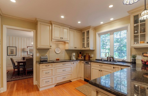 State College House | Luxurious, Gorgeous, Pristine, Convenient, Walkable 6-bedroom in State College!