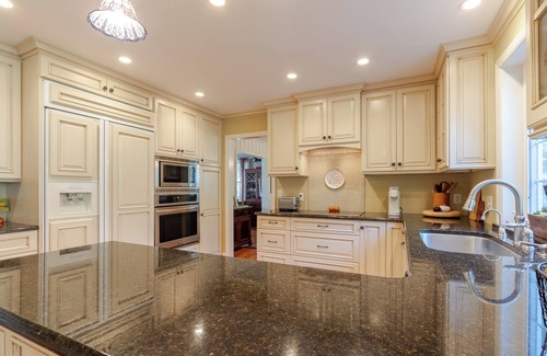 State College House | Luxurious, Gorgeous, Pristine, Convenient, Walkable 6-bedroom in State College!