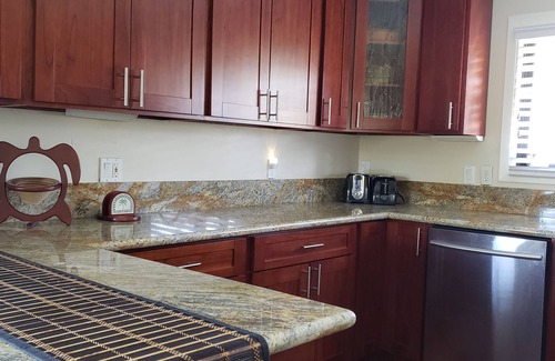 Makaha House | Luxurious Guest home w/Swimming Pool Just Steps away from the Ocean/Beach.