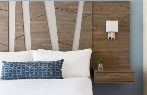 Pinellas Point Hotel | Luxurious Hideaway | Perfect for Relaxation & Adventure Seekers | Pet-Friendly