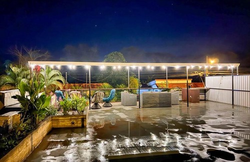 Jaco House | Luxurious Hideaway with Pool and Rooftop Deck