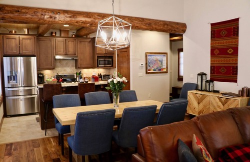 Fraser House | Luxurious Home,1 acre,6mile-W.Park,Hot tub,33miles-RMNP, 2 Masters, Steam Shower