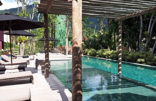 Maresias Condo | Luxurious home in high standard condominium 100m from Maresias beach private pool.