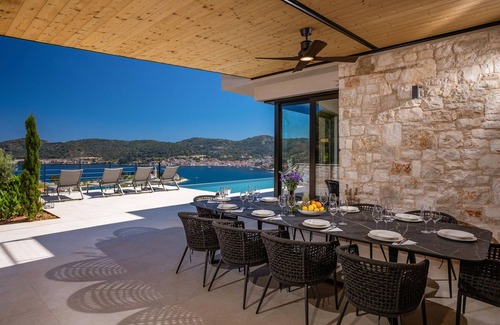 Cove Rogacic House | Luxurious home in Grad Vis