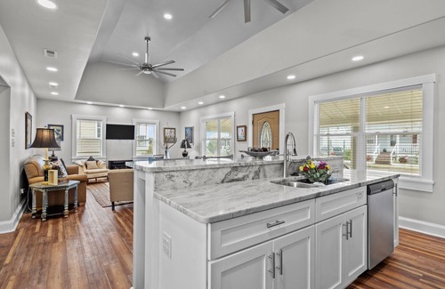 Morehead City House | Luxurious home within walking distance to Downtown Morehead City (Conch's Point Cottage)