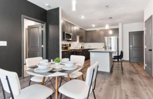 North Raleigh Apartment | Luxurious King 2BR Suite in North Raleigh!