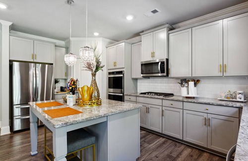 Cliftondale House | Luxurious, Lavish 3000 Sq Ft 3BR Home! W/Big Yard