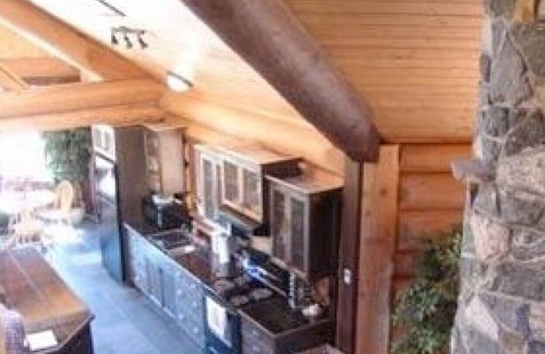 Sicamous House | Luxurious Log Cabin with 20 Acres to Play in, on the Eagle River.